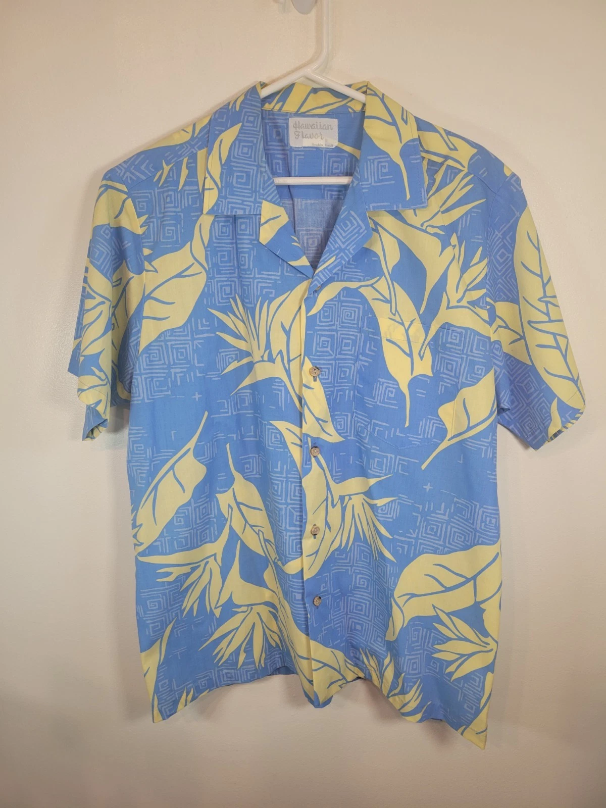 Hawaiian Flavor Mens Blue Yellow Short Sleeve Button Front Shirt Pocket No Size