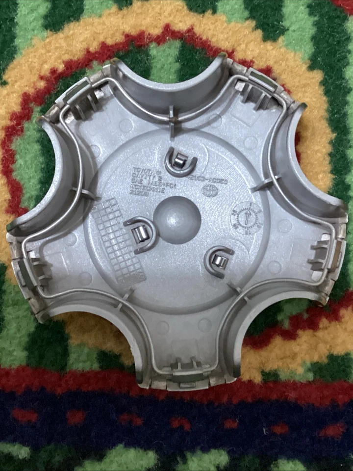 TOYOTA SOLARA OEM TAPA CENTRAL DE RUEDA ACABADO MECANIZADO 42603-AC050 2005-2010 1 pieza Foto 2 de 4