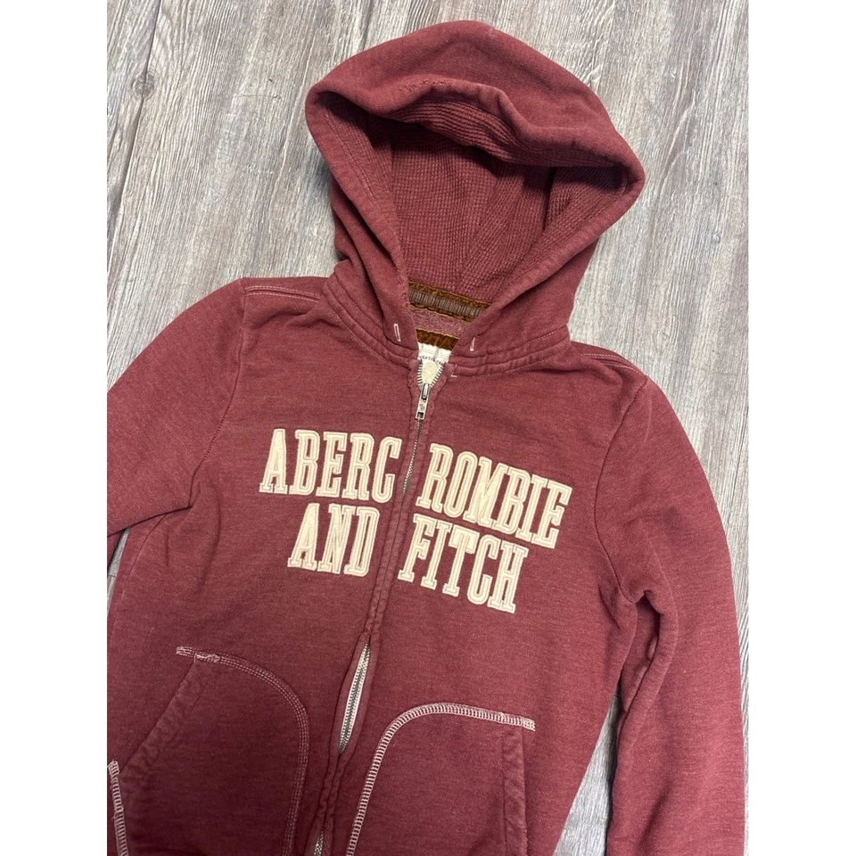 Sudadera con capucha vintage Y2K Abercrombie & Fitch cremallera completa borgoña para mujer pequeña Foto 2 de 4