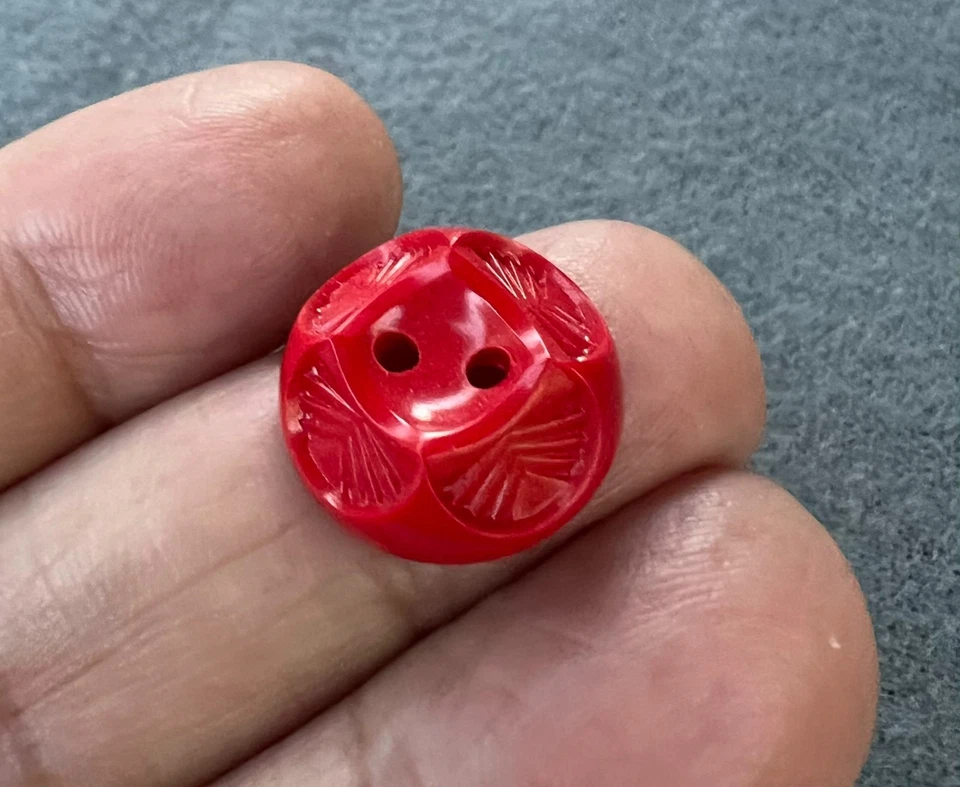 #706 Vintage 4 RED Plastic BUTTONS 2 Hole Flat 5/8" - Image 3 of 4