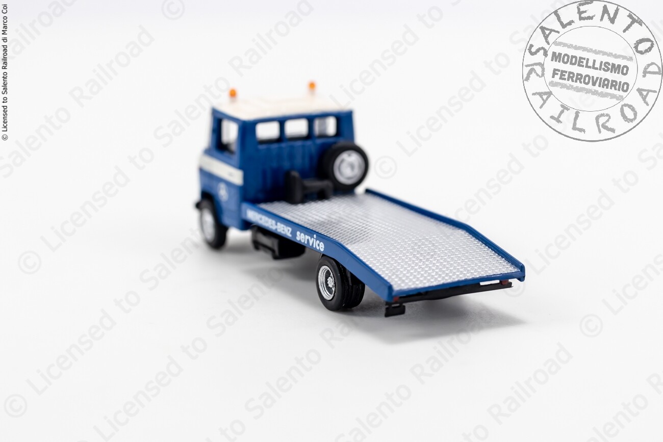 36732 Color Code Brekina 1:87 H0 36732 Mercedes L 608 D Tow Truck In Dark Blue Livery