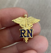 Registered Nurse RN Medical Caduceus Lapel Pin Gold Toned Looks Vintage