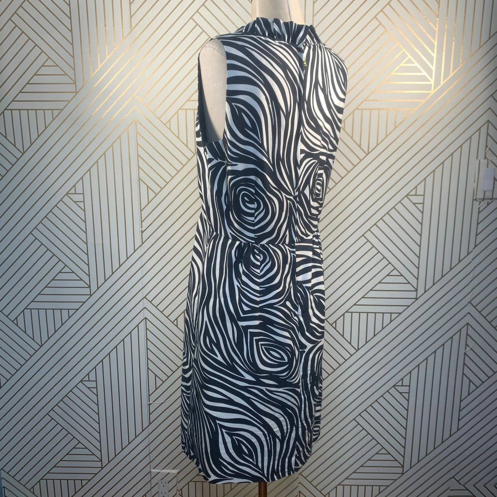Abito Kate Spade Dyan Woodblock Zebra in seta bianco e nero con volant taglia 10