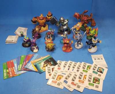 Activison Skylanders 14 Action Figures & Spyro's Carrying Bag Cards & Stickers
