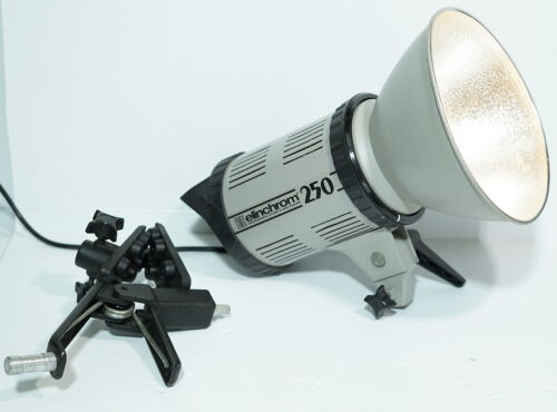 Elinchrom 250 Classic Studio Flash Unit and Light Source + Clamp - Picture 1 of 4