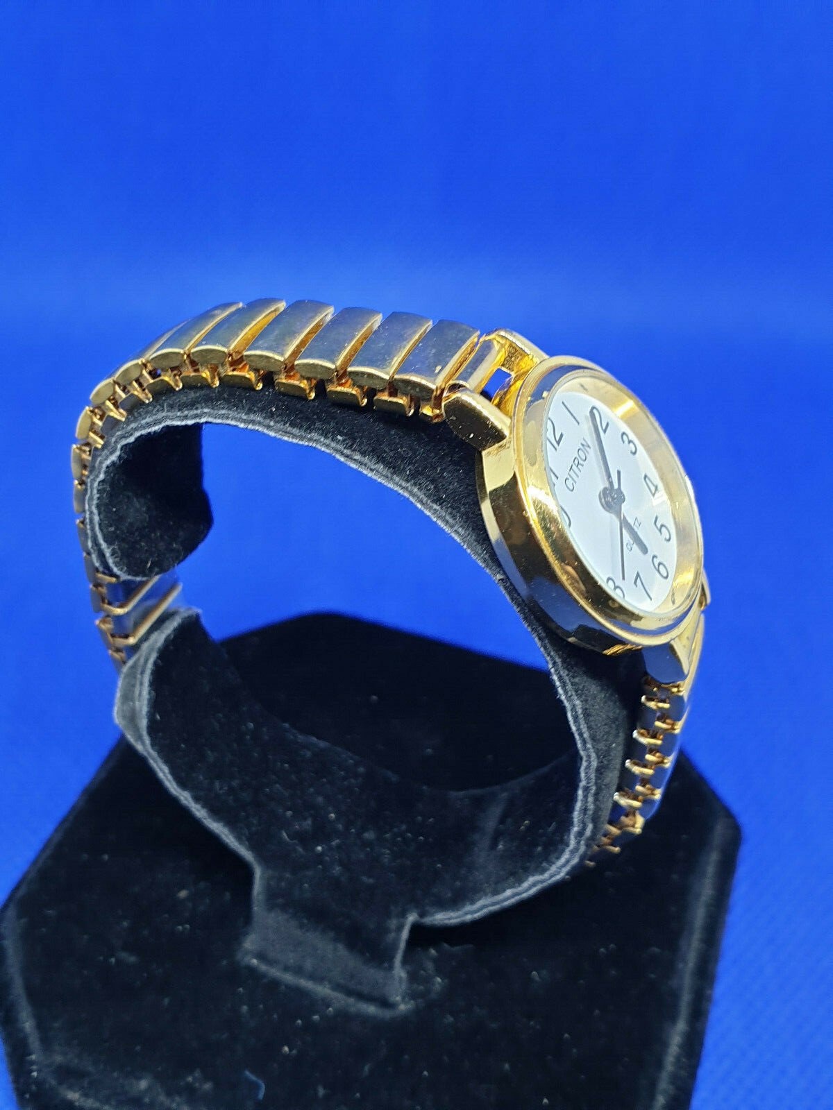 ladies citron gold tone watch,white face & black hands,expanding