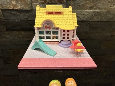 1993 Polly Pocket's Toy Shop 2 Dolls