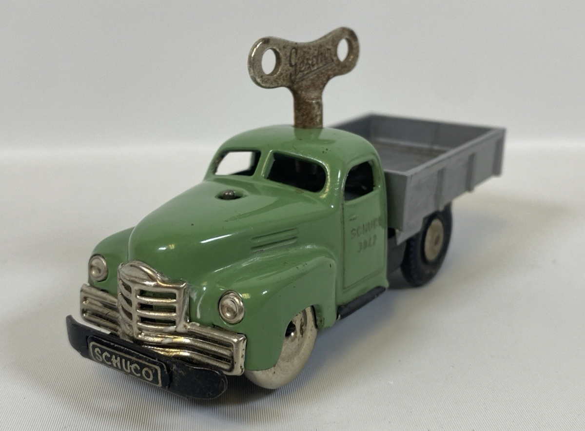 Vintage Schuco Varianto Lasto 3042 Green W Key Wind Up Diecast Car