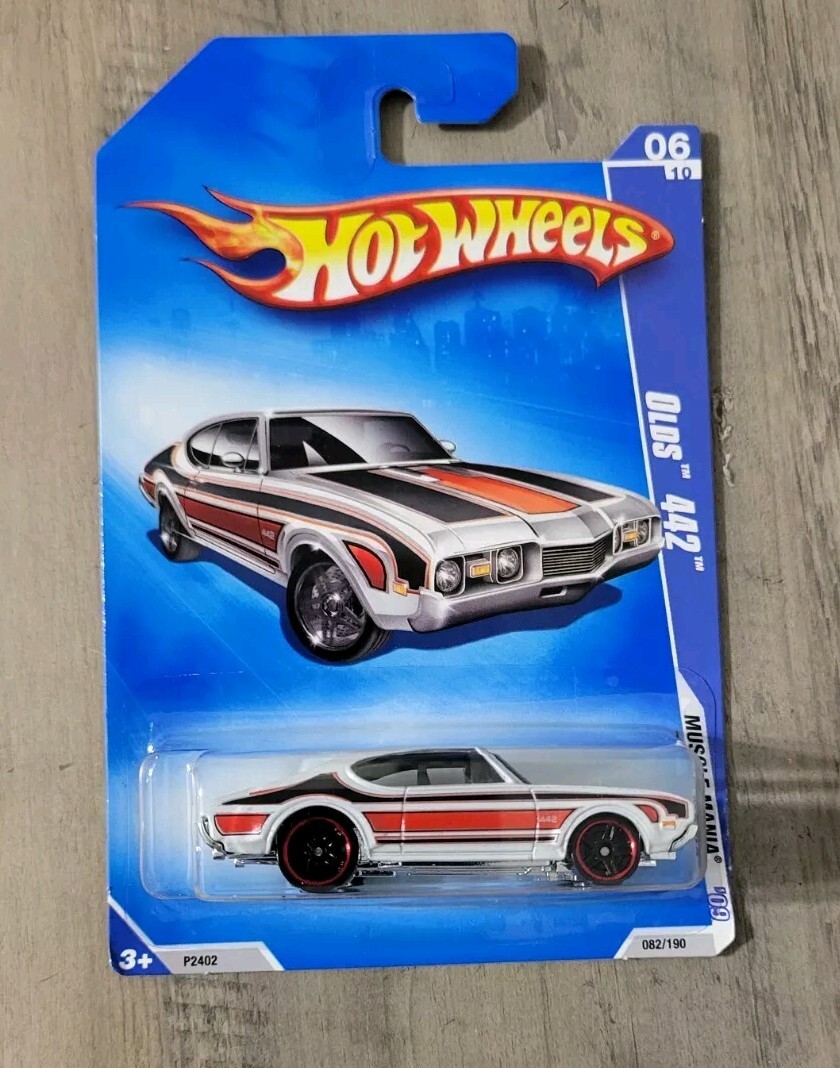 Olds 442 Hot Wheels 2009 Muscle Mania * White * NIP 1:64 Scale