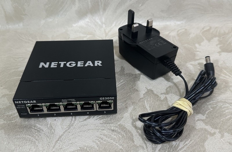 NETGEAR 5 Port Gigabit Ethernet Managed Network Switch GS305E w/ PSU