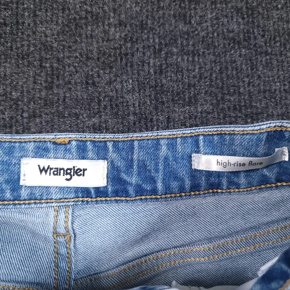 Pantalones de mezclilla elásticos Wrangler tiro alto acampanados lavado claro talla 24x34 Foto 4 de 4