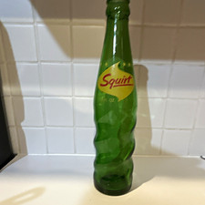 Squirt Vintage Green Glass Soda Advertising Bottle Yellow & Red Logo mint