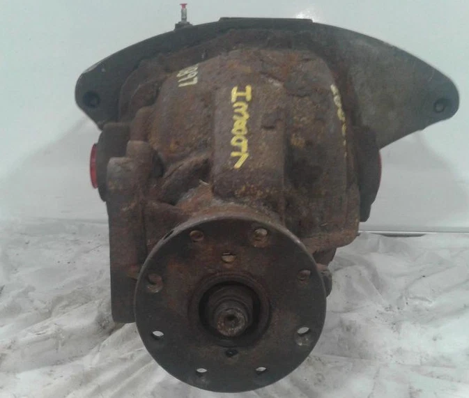 2003-2005 Ford Expedition Rear Differential Carrier 3.73 Ratio OEM - Image 4 of 4