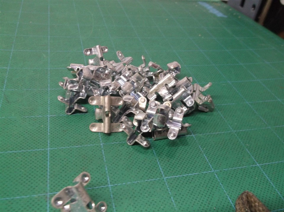 (24) 1/4 Turn Retainer Clips w hole for Ballast Cover and Reflectors | eBay