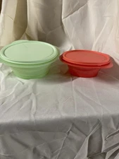 Tupperware Flat Out Bowls 3cup & 4 Cup Red & Green 2 Piece Set BRAND NEW