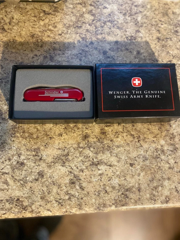 Navaja suiza Wenger Delemont Suiza de aproximadamente 3,5" de largo Foto 3 de 4