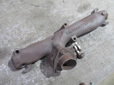1957 Oldsmobile Super 88 engine motor exhaust manifold cast iron 568677 DF