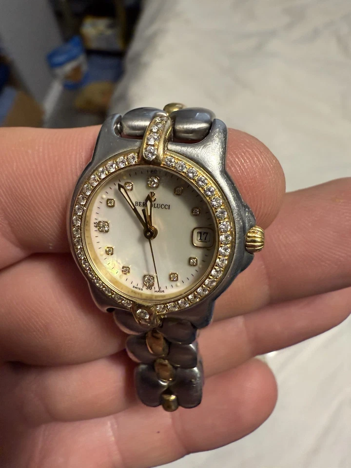 Reloj de cuarzo Bertolucci para dama 18k YG SS esfera de diamante bisel de diamantes Foto 3 de 4