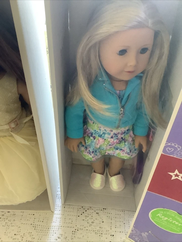 AMERICAN GIRLS DOLLS  EMILY AND A TRULY ME , WITH THEIR CLOTHES SHOES IN BOX - Image 4 of 4