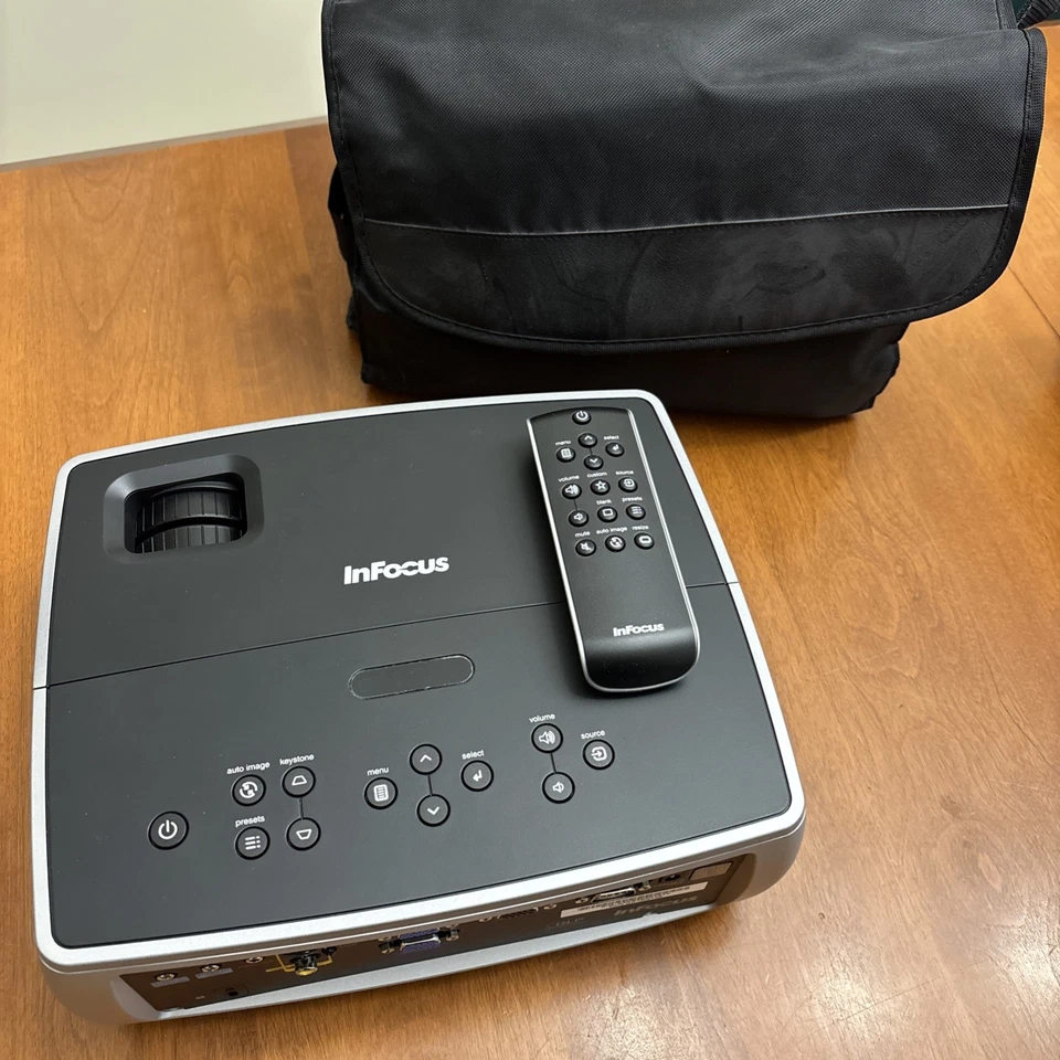 InFocus IN2102 Projector With Carrying Case, Remote, and extra bulb (works) - Image 4 of 4