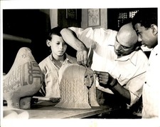 GA279 1971 Original UPI Photo ANCIENT EGYPTIAN ART TEACHER & STUDENTS CAIRO UAR
