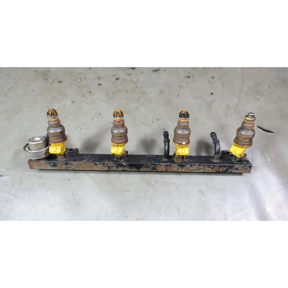 BMW 318 M42 1991-1992 1991-1992 1,8 L 4 cilindros riel de suministro de combustible dañado con inyectores OEM Foto 4 de 4