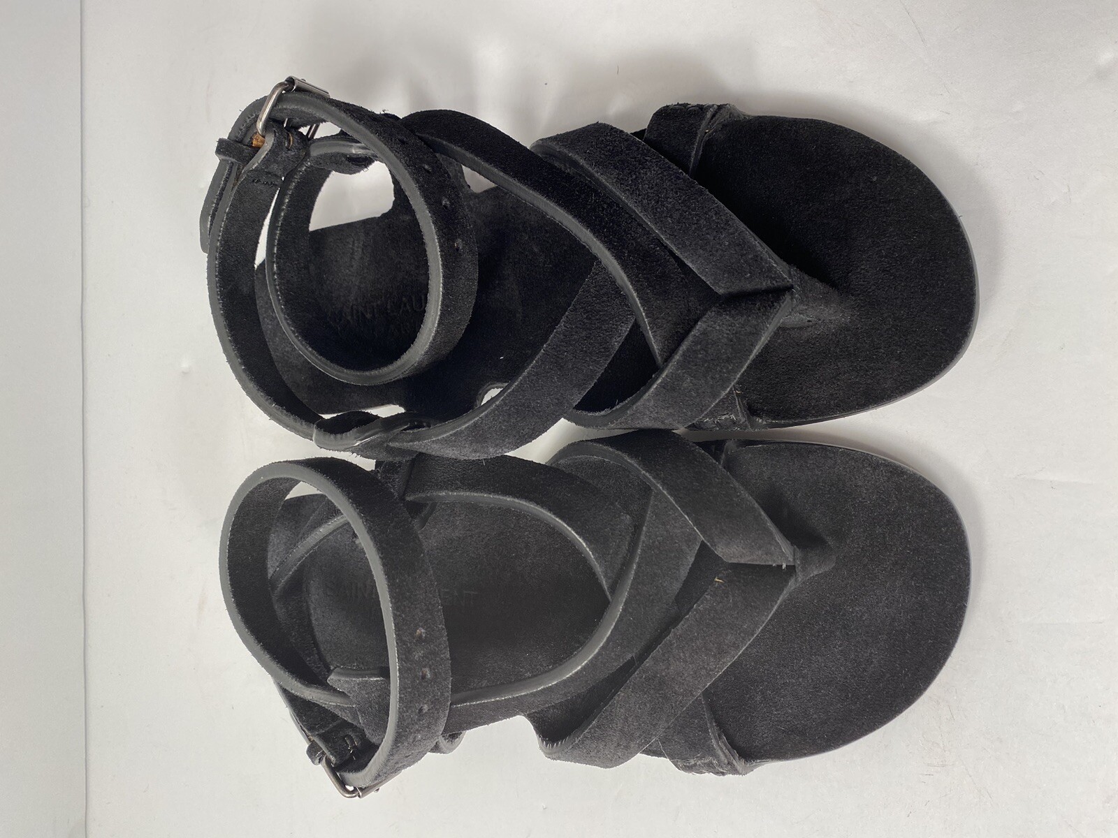 Saint Laurent Culver sandali con cinturino in camoscio piatto nero 35 5 $875