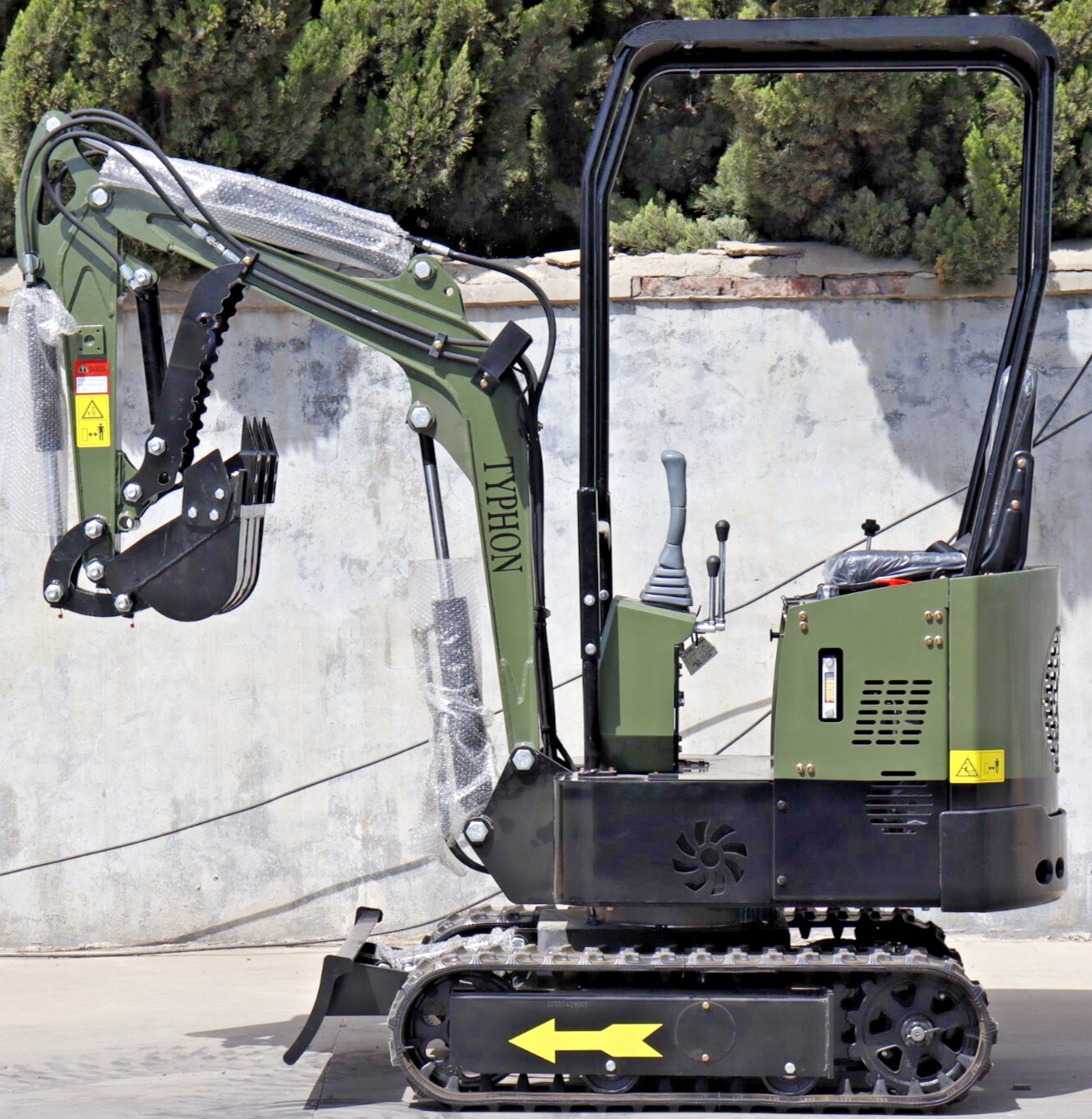 Free Ship Mini Excavator 1 Ton Digger 13.5hp Gas Tracked Crawler B&S EPA Engine