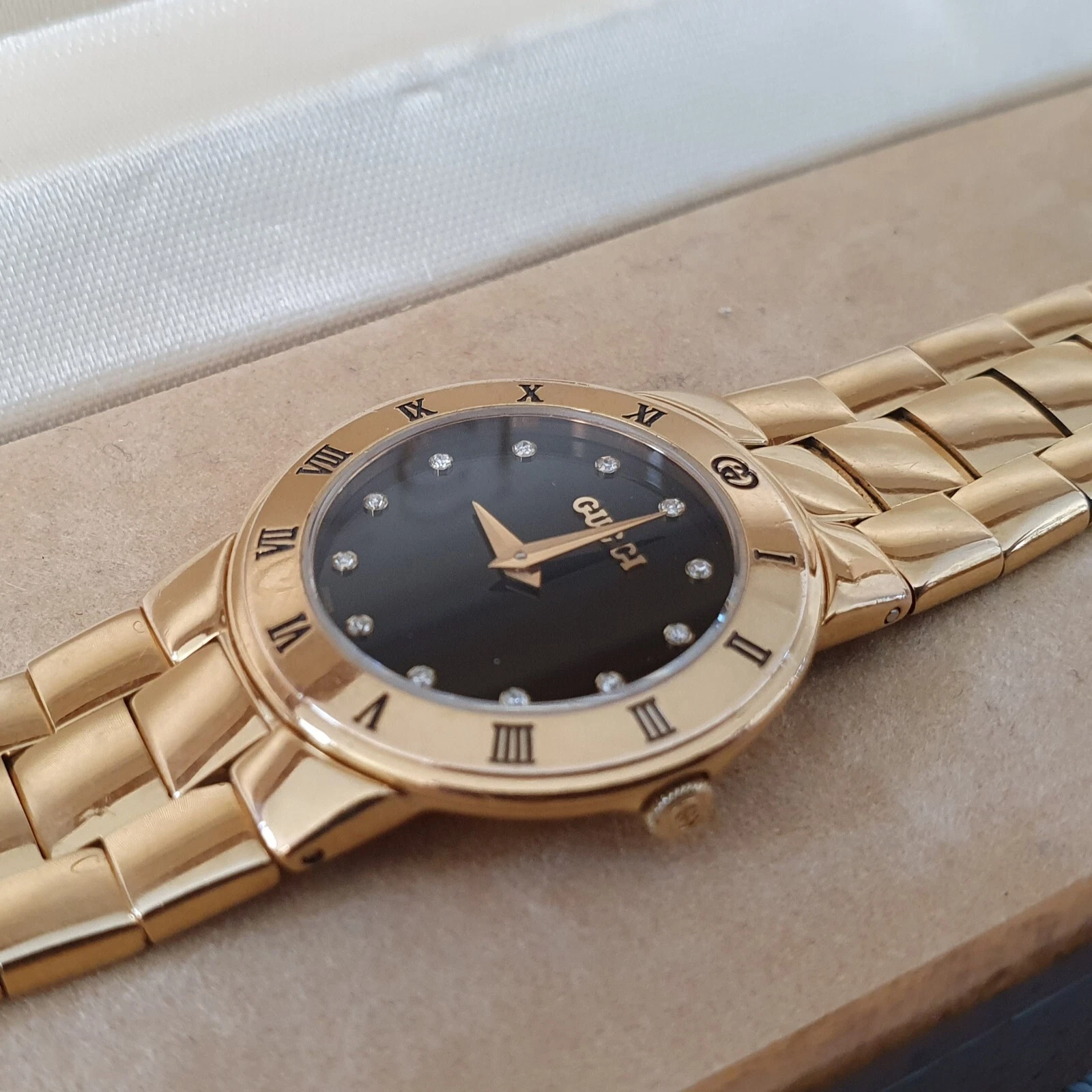 Montre femme Gucci 3300L plaqué or 18 carats avec index diamantés (A248)