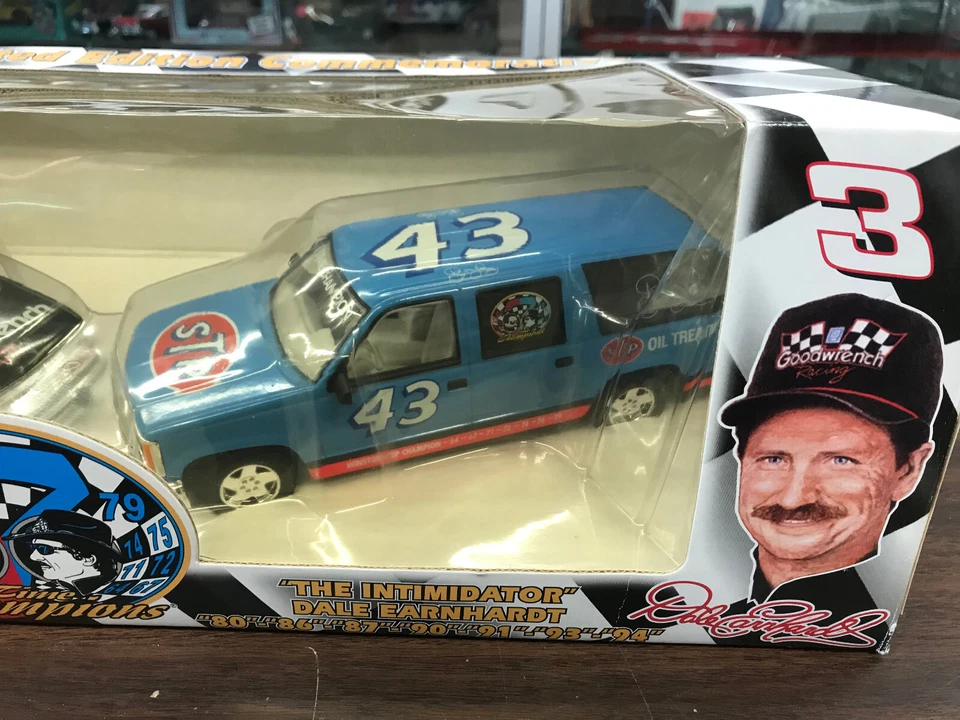 Juego de 2 camiones Brookfield Richard Petty Dale Earnhardt edición limitada diecast 1:25 Foto 3 de 4