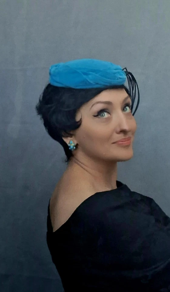 De colección. Icónico New Look Mediados 1950 Turquesa Terciopelo "Turbante-Pillbox" Sombrero!!! Foto 4 de 4