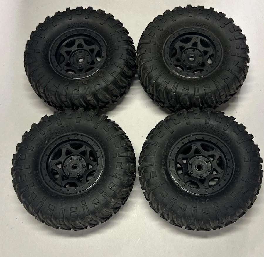 Axial Ripsaw 1.9” Rock Crawler Tires with rims AX12016 - Image 3 of 4