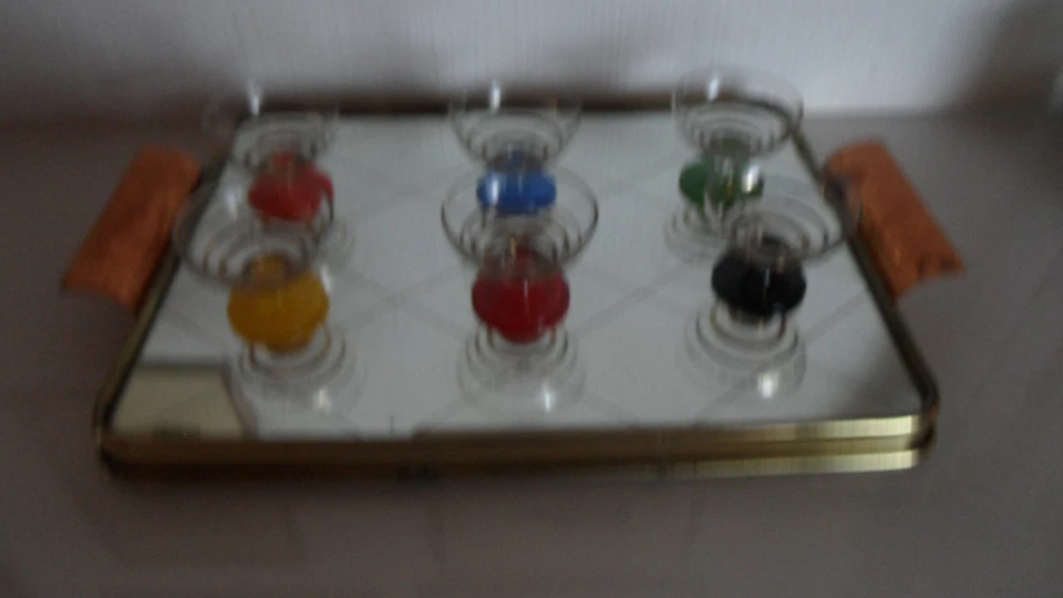 50er Jahre Spiegel Tablett Rauten Messing mid century mit 6 Likörgläsern farbig - Bild 2 von 4