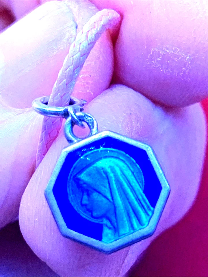 MEDAGLIETTA IN ARGENTO 800 E SMALTO A FUOCO, MADONNA DI LOURDES CM 1 - Immagine 4 di 4