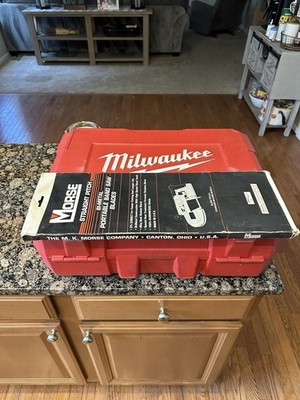 MILWAUKEE 6232-20 11 AMP DEEP CUT VARIABLE SPEED BAND SAW USED