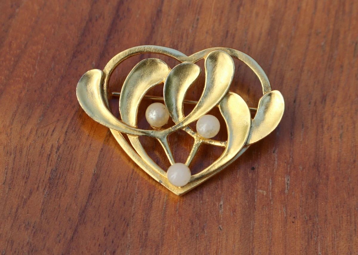 Vintage MMA Metropolitan Museum Art Pin Brooch Heart and Faux