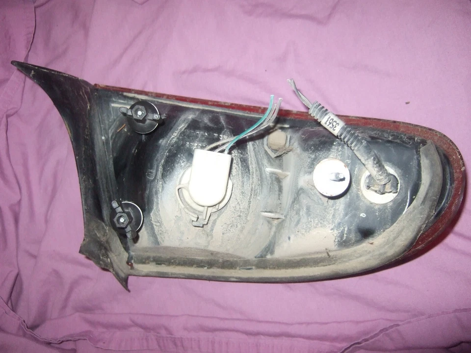 97 - 04 Buick Regal Right Outer Tail Light RH 16523324 OEM Used #1613 - Image 4 of 4