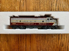 Atlas HO Gauge FP-7 Diesel Locomotive Canadian Pacific 4061 Maroon Gray Yellow