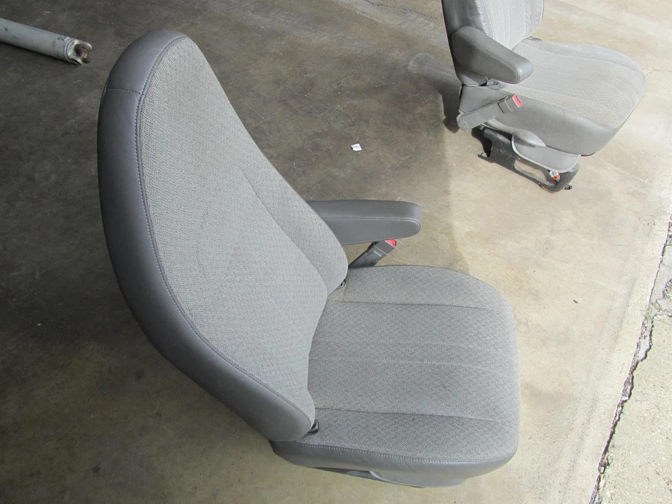 15-24 GMC SAVANA 2500 VAN Front Right Passenger Seat Bucket Gray Cloth AS5 - Image 2 of 4