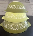 Vintage Pyrex Spring Blossom Crazy Daisy Nested Mixing Bowls Set of 3