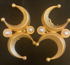 Authentic Vintage Karl Lagerfeld Pearl Gold Plated Ornate Clip Earrings