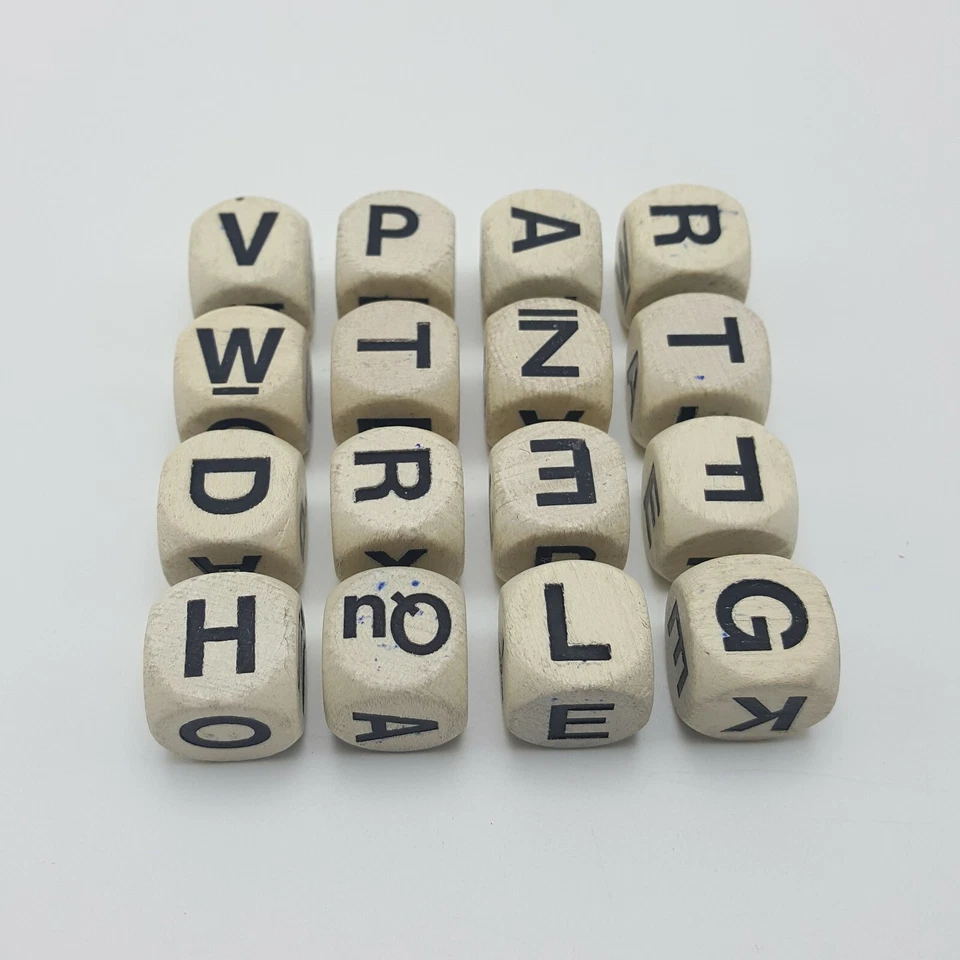 Juego de palabras Boggle Nº104 Juego de repuesto de 16 cubos de letras 1976 madera Foto 4 de 4