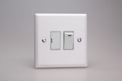 Varilight Urban Chalk White Range - weiße Kunststoffeinsätze & Schalter