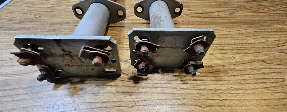 Suportes de para-choque traseiros AMC Eagle Wagon 1981-88 - Imagem 3 de 3