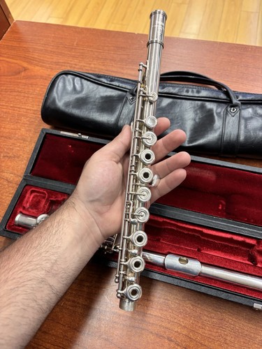 Yamaha YFL-581 Open Hole Silver Flute with original case, serviced and cleaned. - Picture 11 of 15