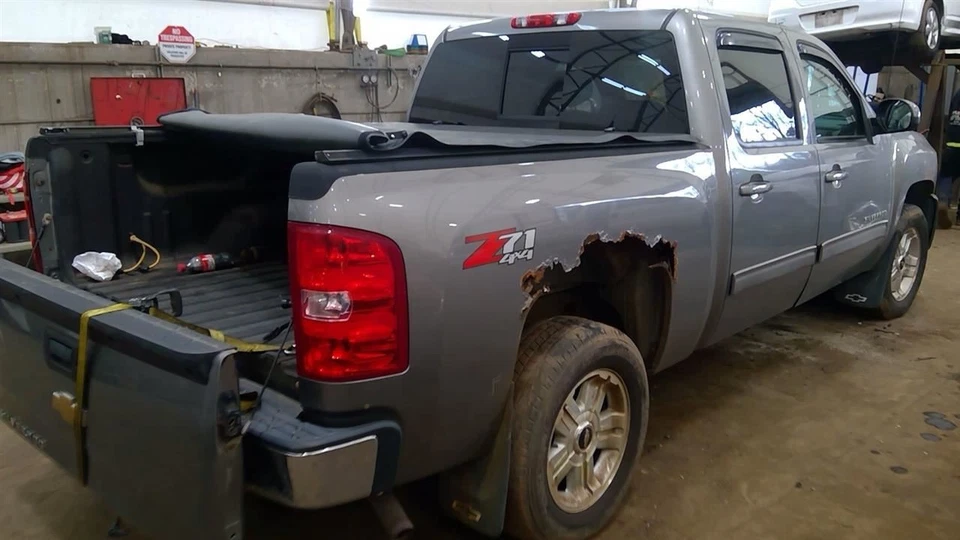 (LOCAL PICKUP ONLY) Hood Fits 07-13 SILVERADO 1500 PICKUP 6849881 - Image 4 of 4
