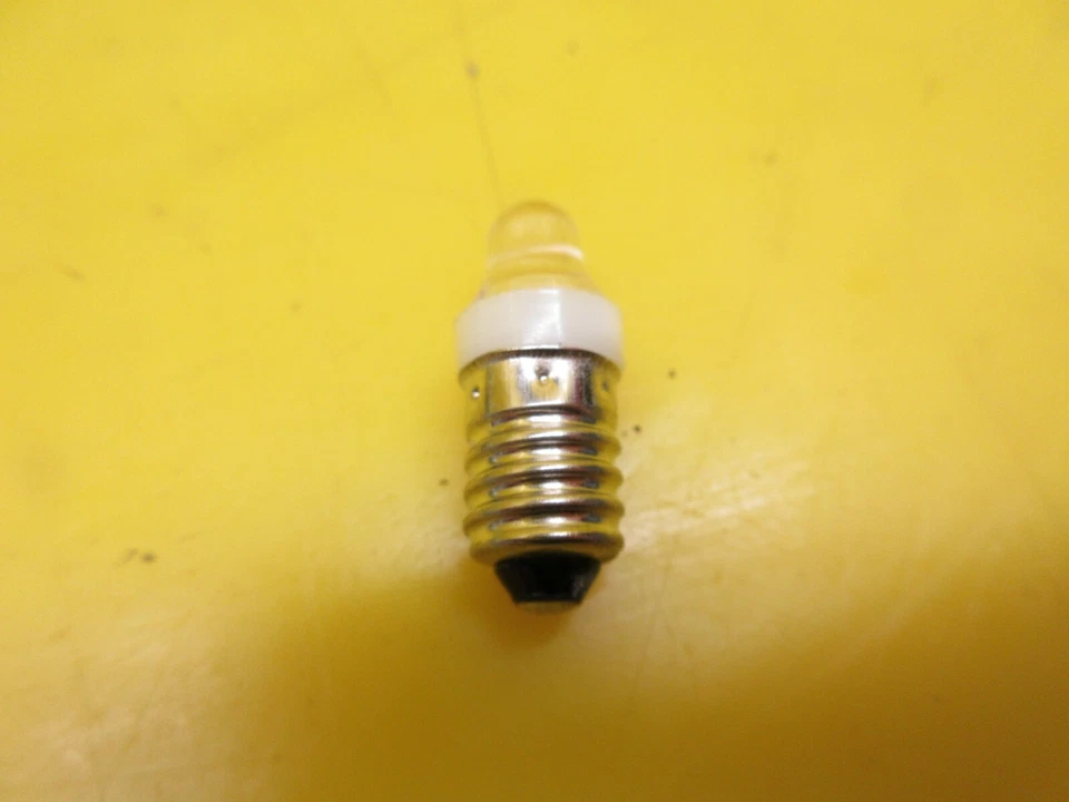 LOT 100 PCS E10 1447 12V DC WHITE LED BULB BULBS SCREW IN FLASH LIGHT TORCH LAMP - Image 3 of 4