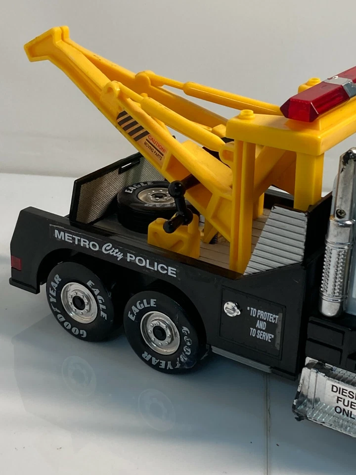 Toy Funrise Police Wrecker 1992 6 Wheels Lights Sound - Image 4 of 4