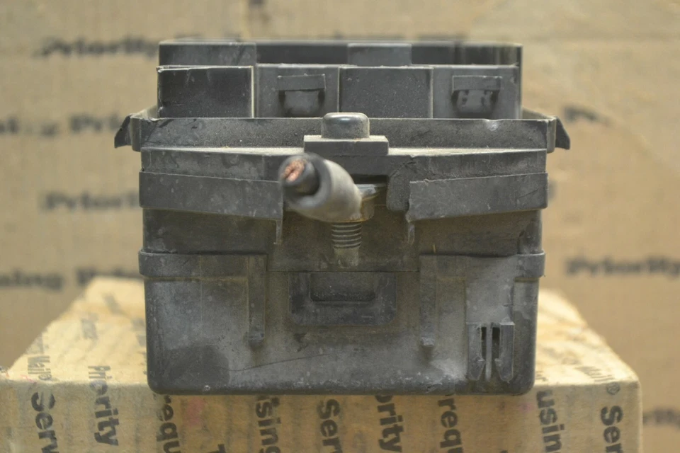 Caja de fusibles Buick Century 1999-2004 módulo OEM 15404326 676-11A7 Foto 3 de 3