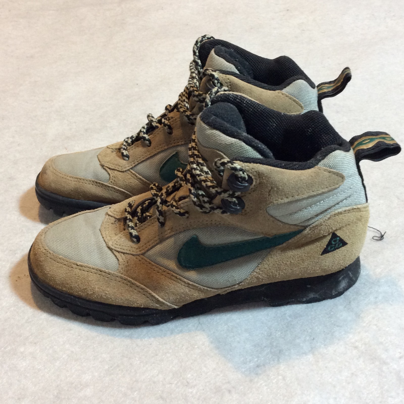 Nike ACG Regrind Boots Women's Sz 6.5 Brown Suede Trail Hiking Vintage 950305-1A